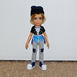 2015 MGA Bratz 10" Metallic Madness Cameron Doll with Some Accessories